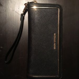 Micheal kors wallet